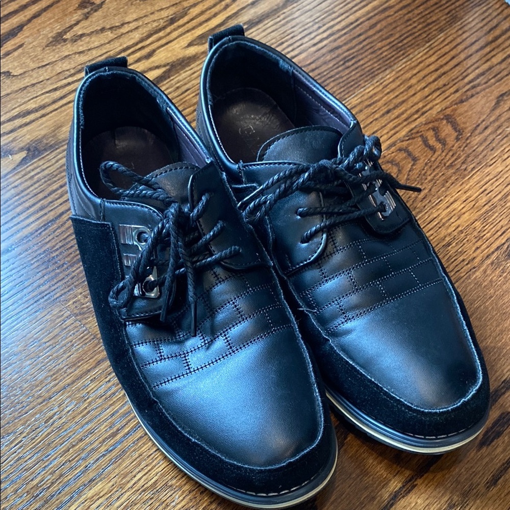 Elegant Black Leather Men's Oxfords, size 10.5
